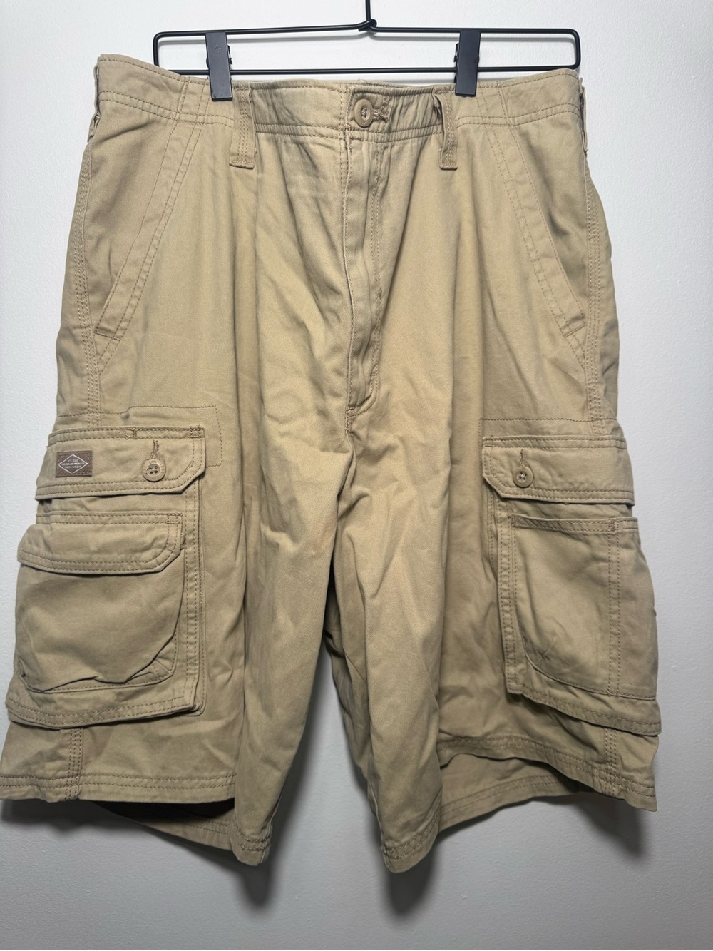 Lee Men's Khaki Cargo Shorts with Multiple Pockets
